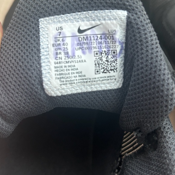 Nike Air Max Men's Black and White Sneakers - Picture 2 of 6